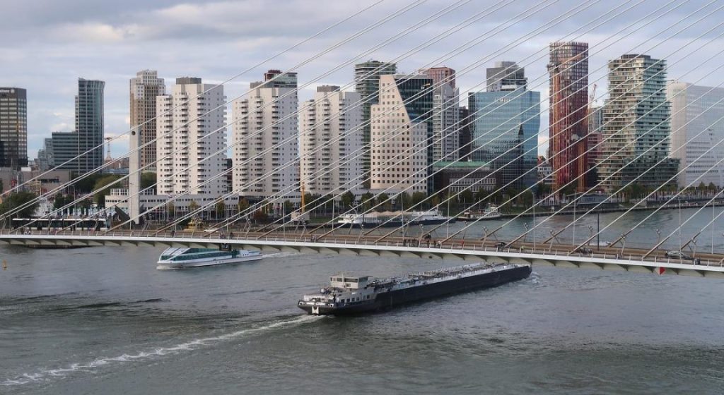 Professionele outplacement in Rotterdam: ondersteuning bij zoeken naar een nieuwe baan en carrièretransitie