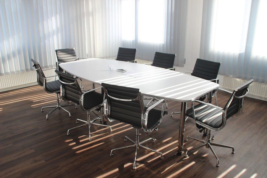 Duurzame kantoorinrichting met refurbished meubilair: kosteneffectieve en milieuvriendelijke bureaustoelen, vergadertafels en
